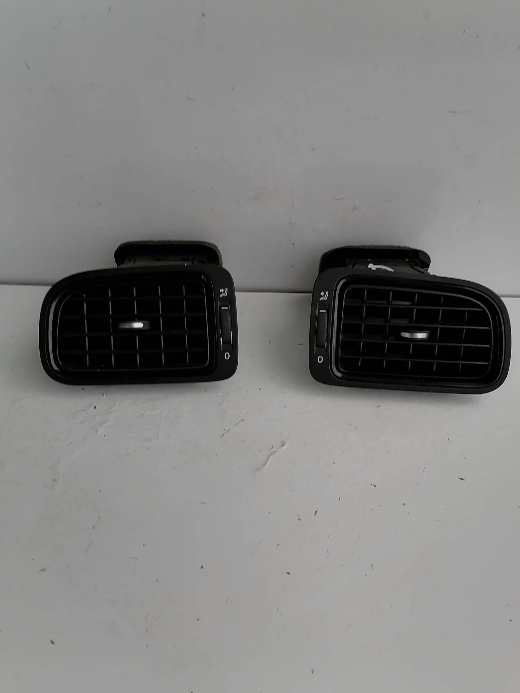 Bocchetta aria lat. cruscotto dx.